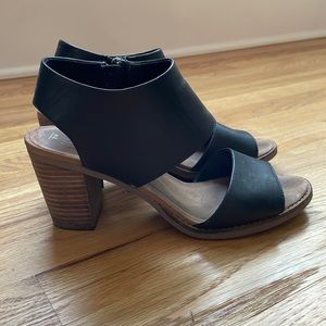 Tom’s Black Heeled Sandals size 8